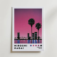 Bozettos Hiroshi Nagai Pink Sunset Skyline Poster visar en retro stadsbild med palmsilhuetter, vattenreflexer och neonrosa kvällshimmel. Fem gradientcirklar och texten "Tokyo 1973" adderar en drömsk, nostalgisk känsla.