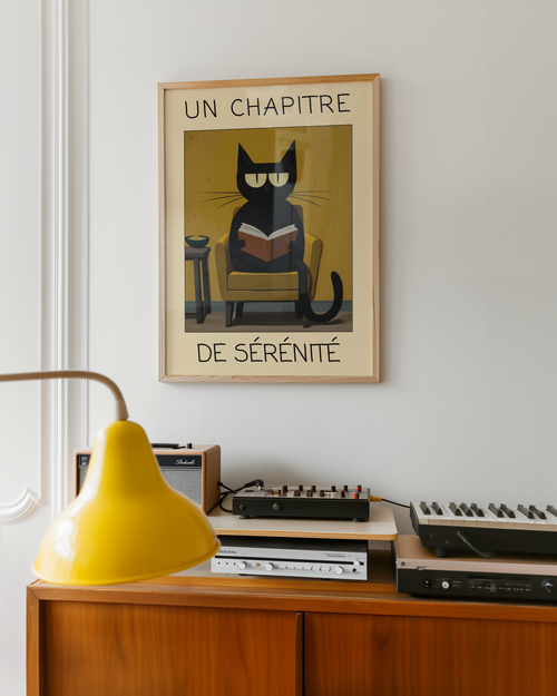 Mockup av Quiet Reading Cat affisch på vägg – köp enkelt hos Bozetto i hög kvalitet