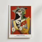 Picasso Woman Sitting In Armchair Poster – En kraftfull tolkning av kvinnlig närvaro, fångad i färgstarka former och skarpa