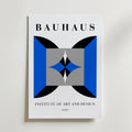 Bozetto Bauhaus Symmetrical Design Poster har geometriska former i svart, blått, grått och vitt på premiumpapper. "BAUHAUS" står överst och "INSTITUTE OF ART AND DESIGN 1929" under - en effektfull konstposter.