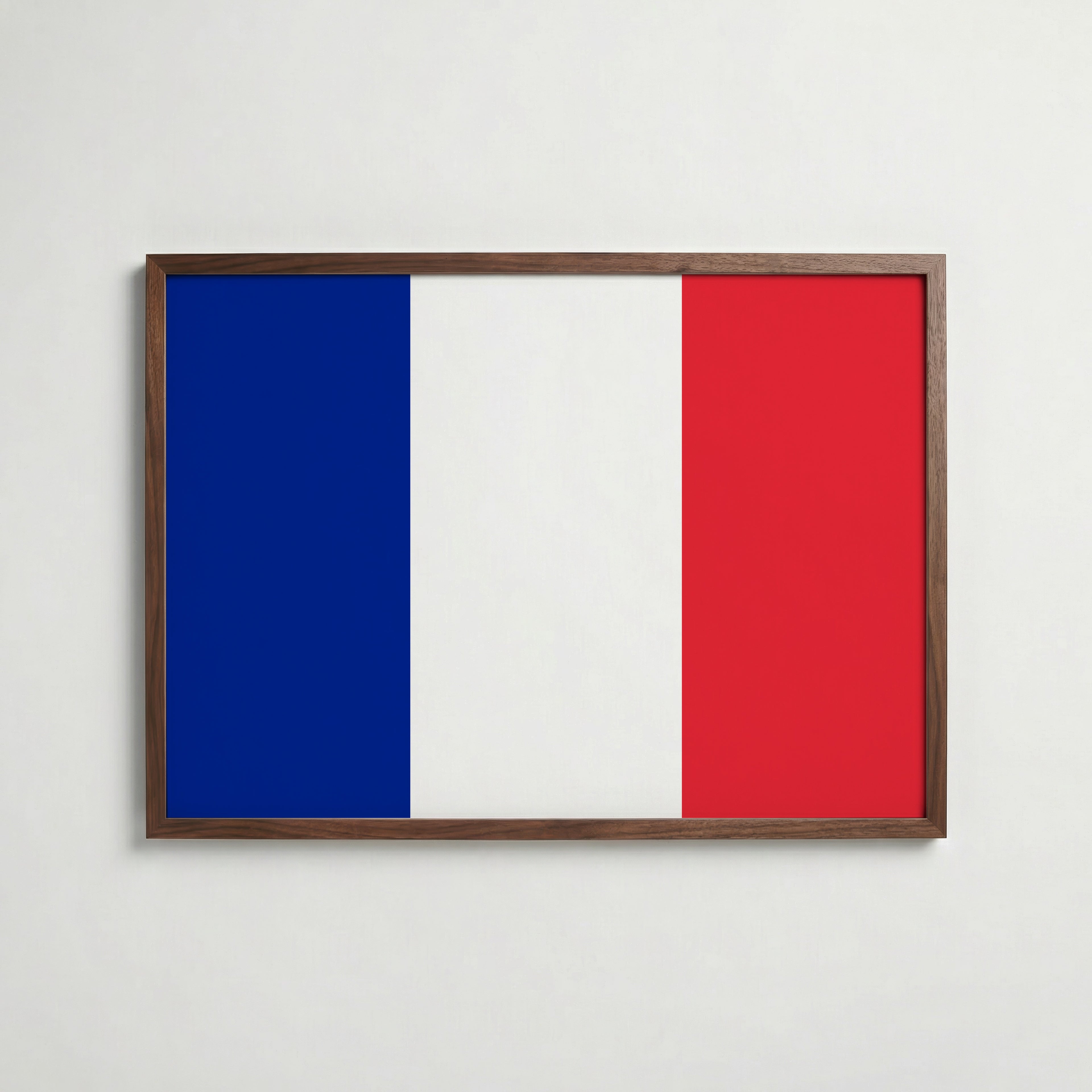 France National Flag Poster i valnötsram – varm konstaffisch för hemmet från Bozetto