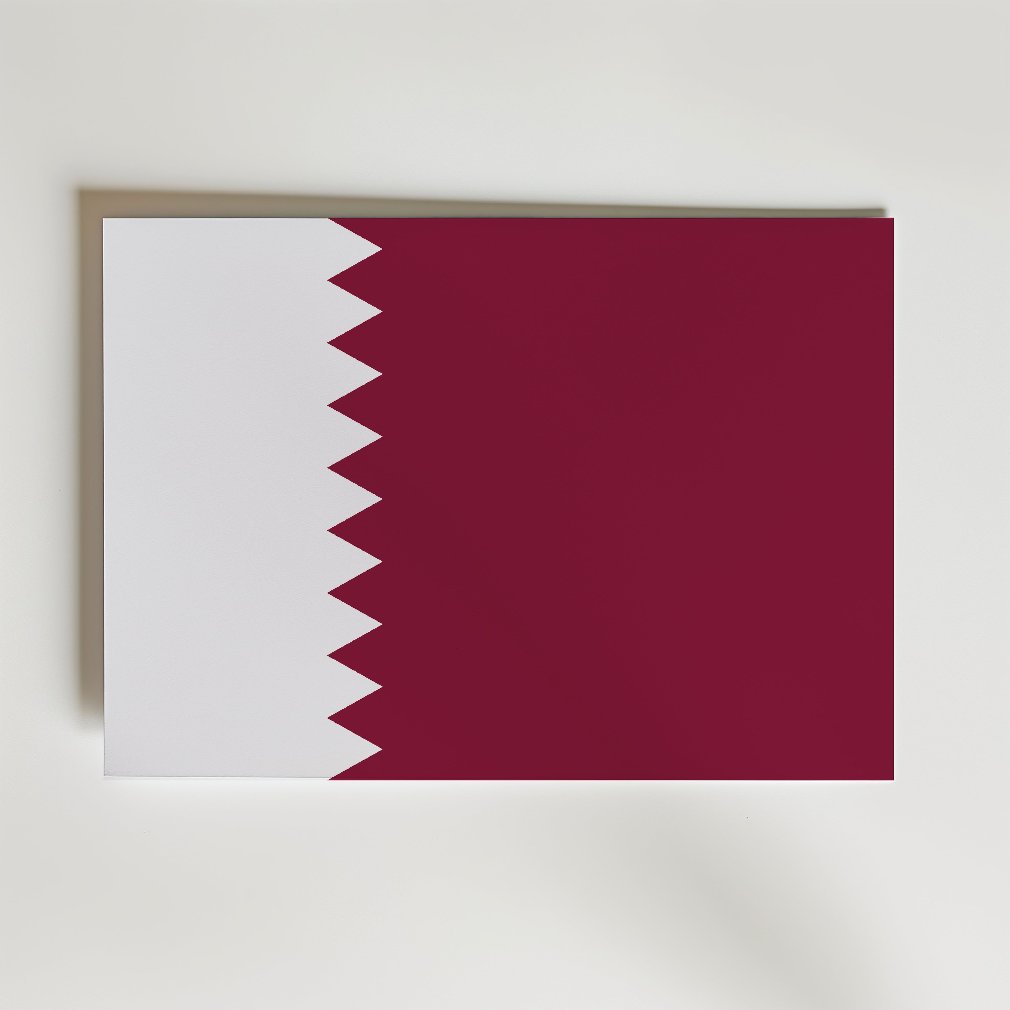 Qatar National Flag Poster – modern konst och stilren konsttryck för hemmet hos Bozetto