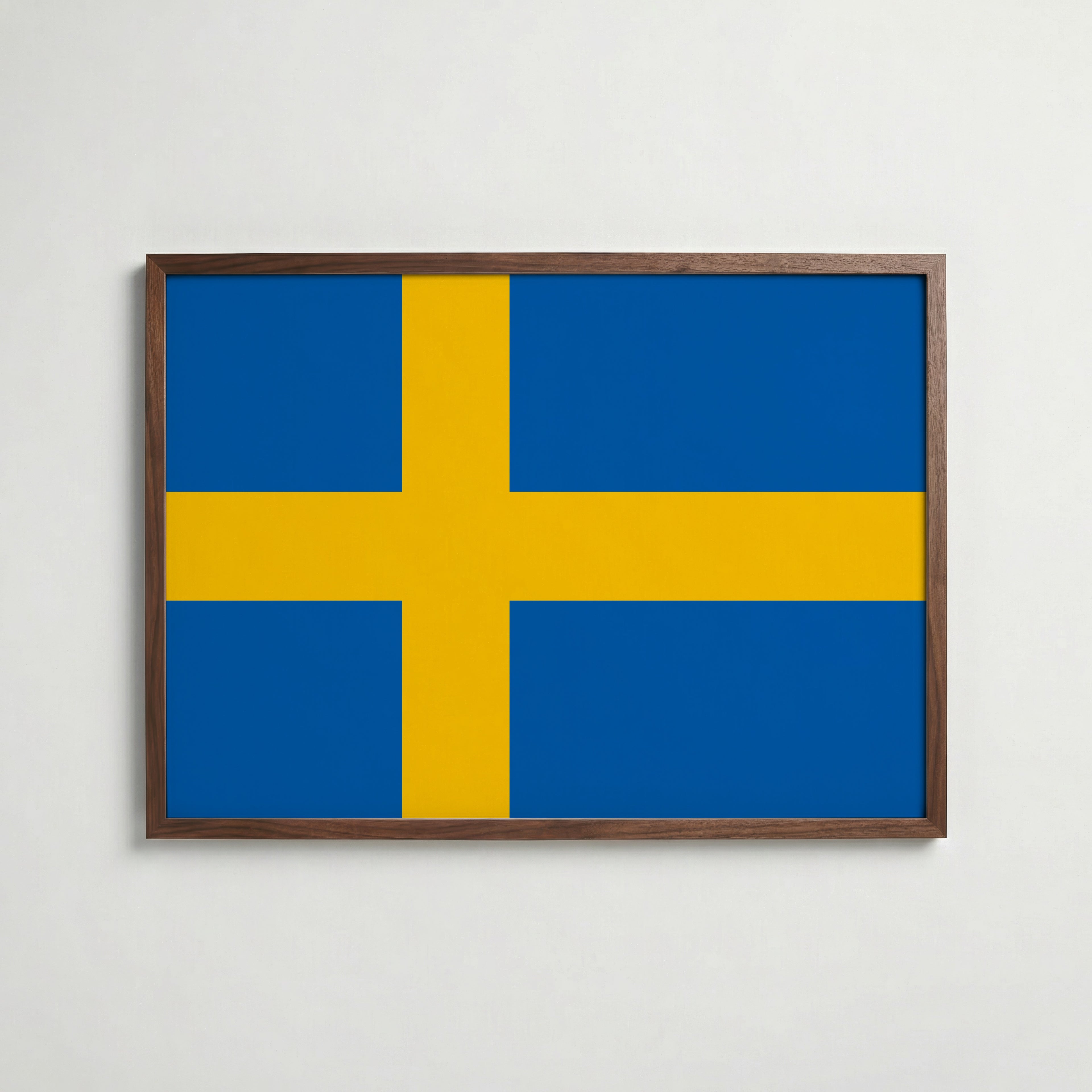 Sweden National Flag Poster i valnötsram – varm konstaffisch för hemmet från Bozetto
