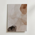 Whispering Shapes Poster från Bozetto: En minimalistisk och modern abstrakt konstposter med överlappande former i brunt, beige och svart, tryckt på FSC-certifierat premiumpapper med tunna svarta linjer mot vit bakgrund.