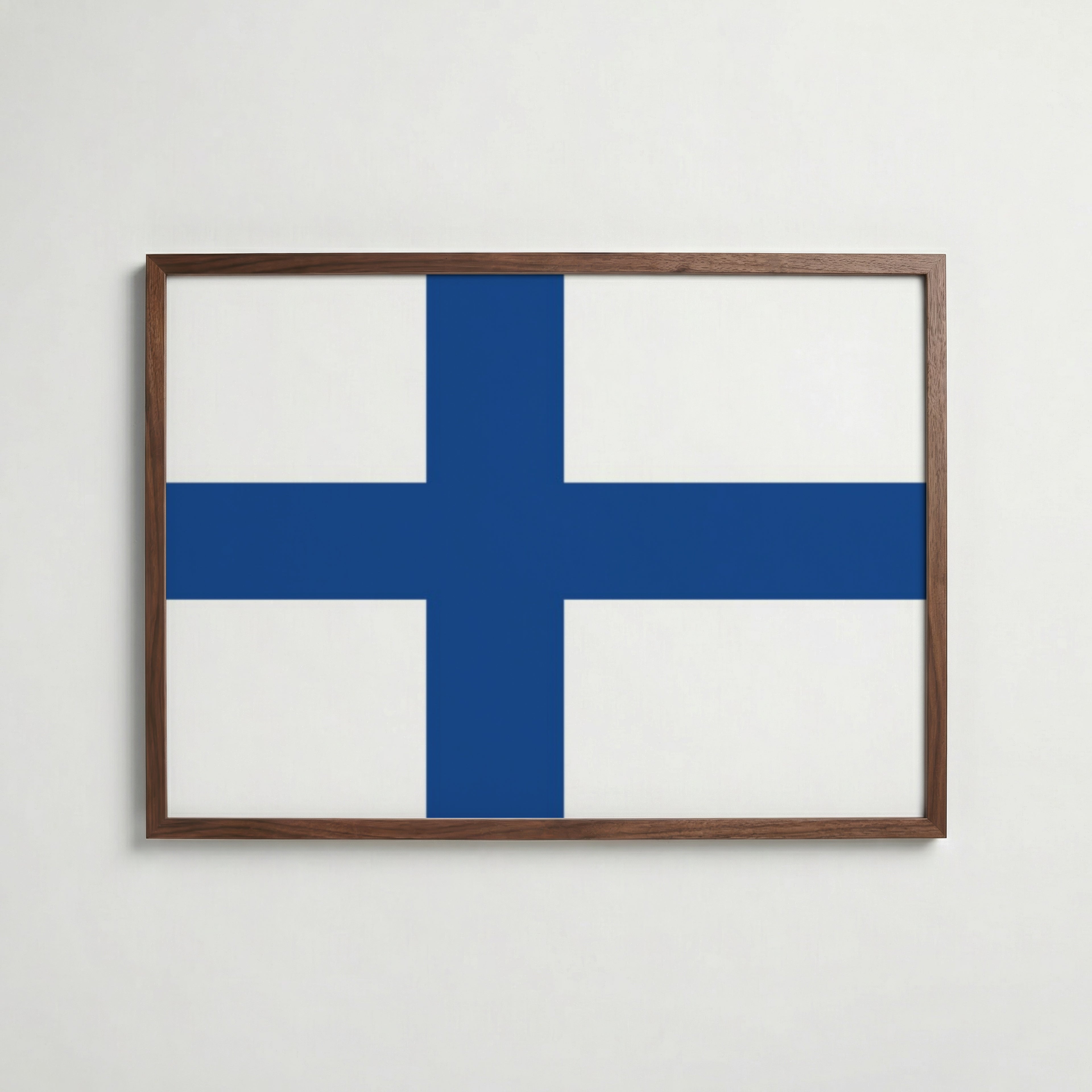Finland National Flag Poster i valnötsram – varm konstaffisch för hemmet från Bozetto