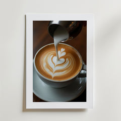 En närbild av kaffe med detaljerad lattekonst, tryckt på premium matt papper och inramad med en vit kant - Bozetto's Coffee Latte Love Poster är perfekt för alla minimalistiska rum.