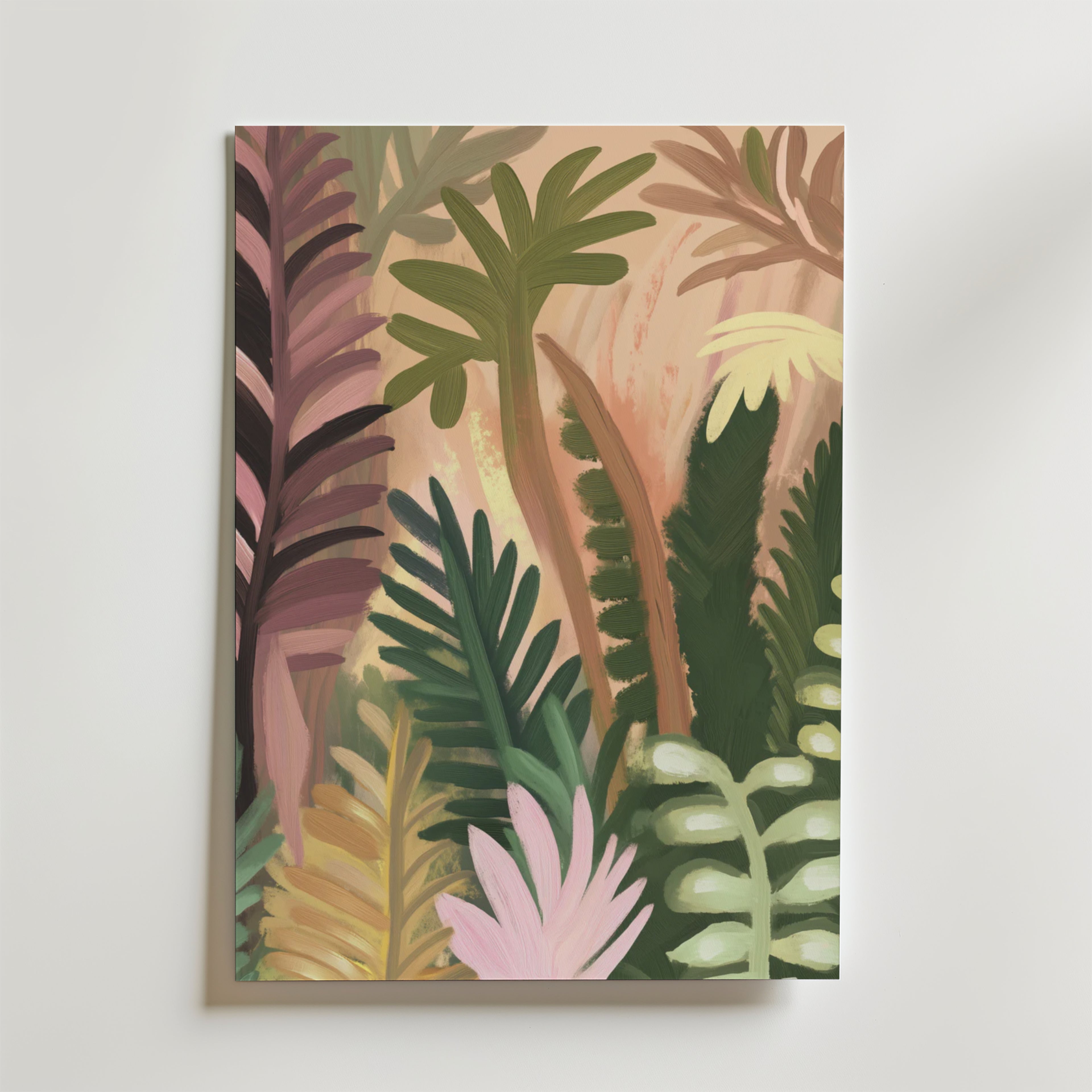 Postern Wild Stillness från Bozetto har gröna, rosa och gula tropiska blad på en persikofärgad bakgrund. Postern är tryckt på premiumpapper med en lyxig matt finish och ger en livfull botanisk touch till alla rum.