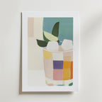 Bozetto Colorful Drink Poster visar en modern målning av ett cocktailglas med is, limeklyftor och abstrakta former på premiumpapper mot en pastellfärgad bakgrund.