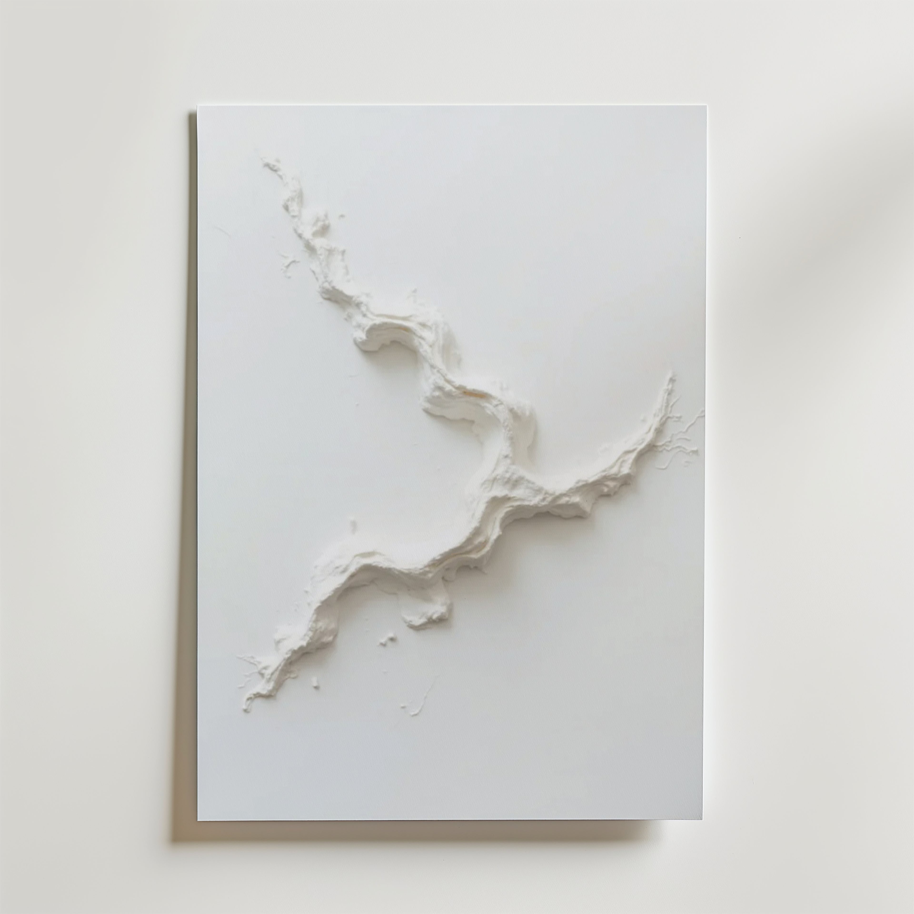 Abstract White Movement Poster – Tryckt på FSC-certifierat premiumpapper med en lyxigt matt yta, vilket framhäver motivets