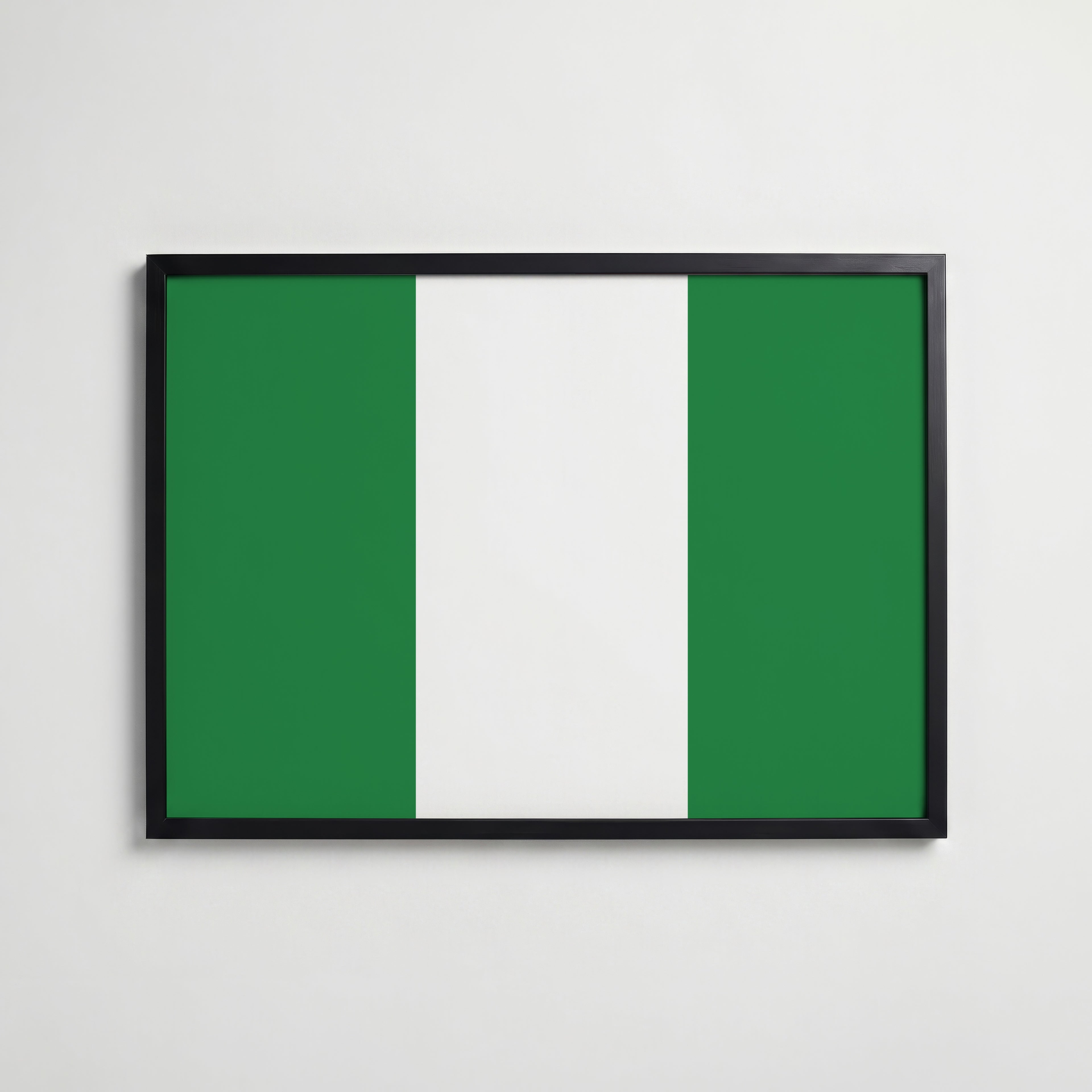 Nigeria National Flag Poster i svart ram – stilren konsttryck som väggdekor från Bozetto