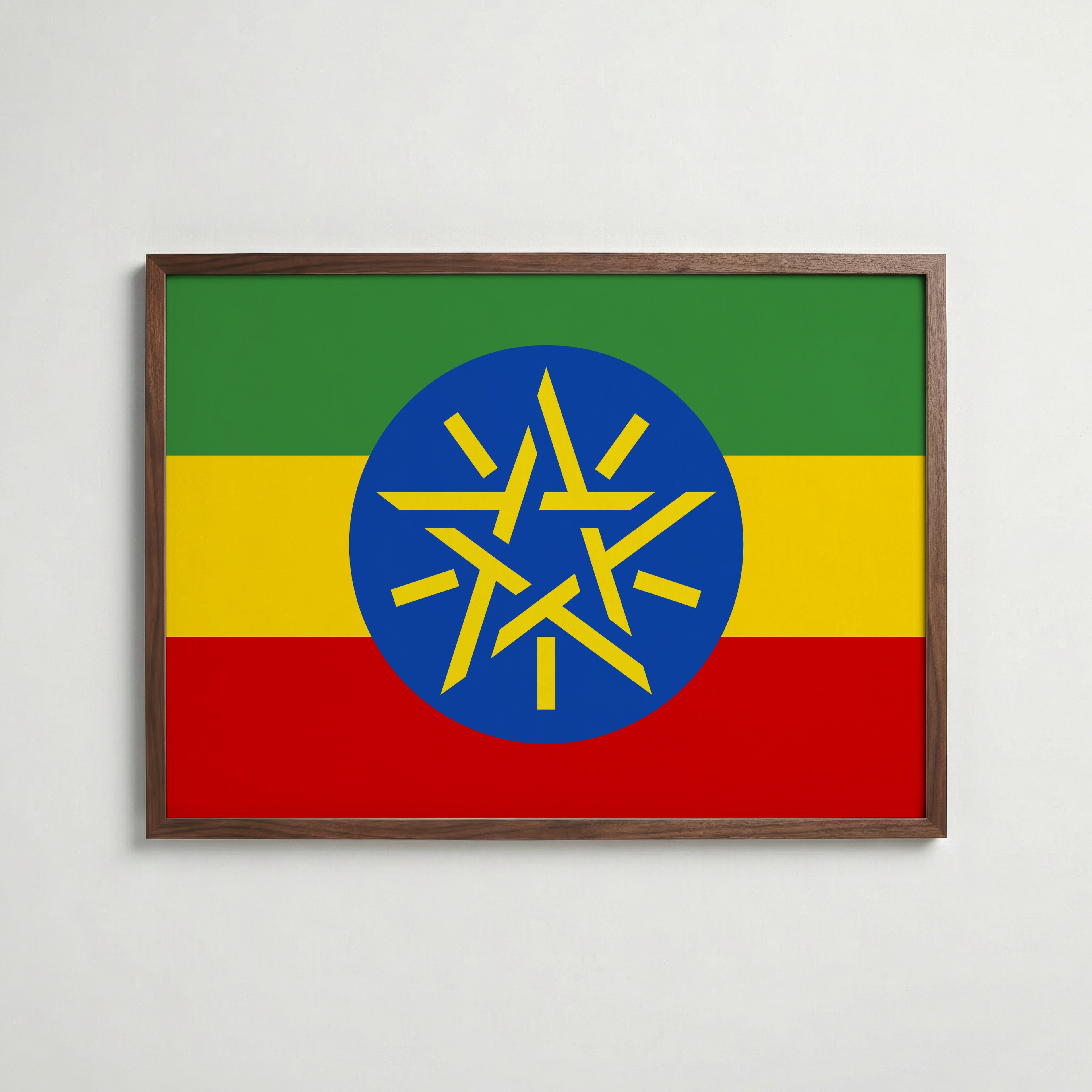 Ethiopia National Flag Poster i valnötsram – varm konstaffisch för hemmet från Bozetto