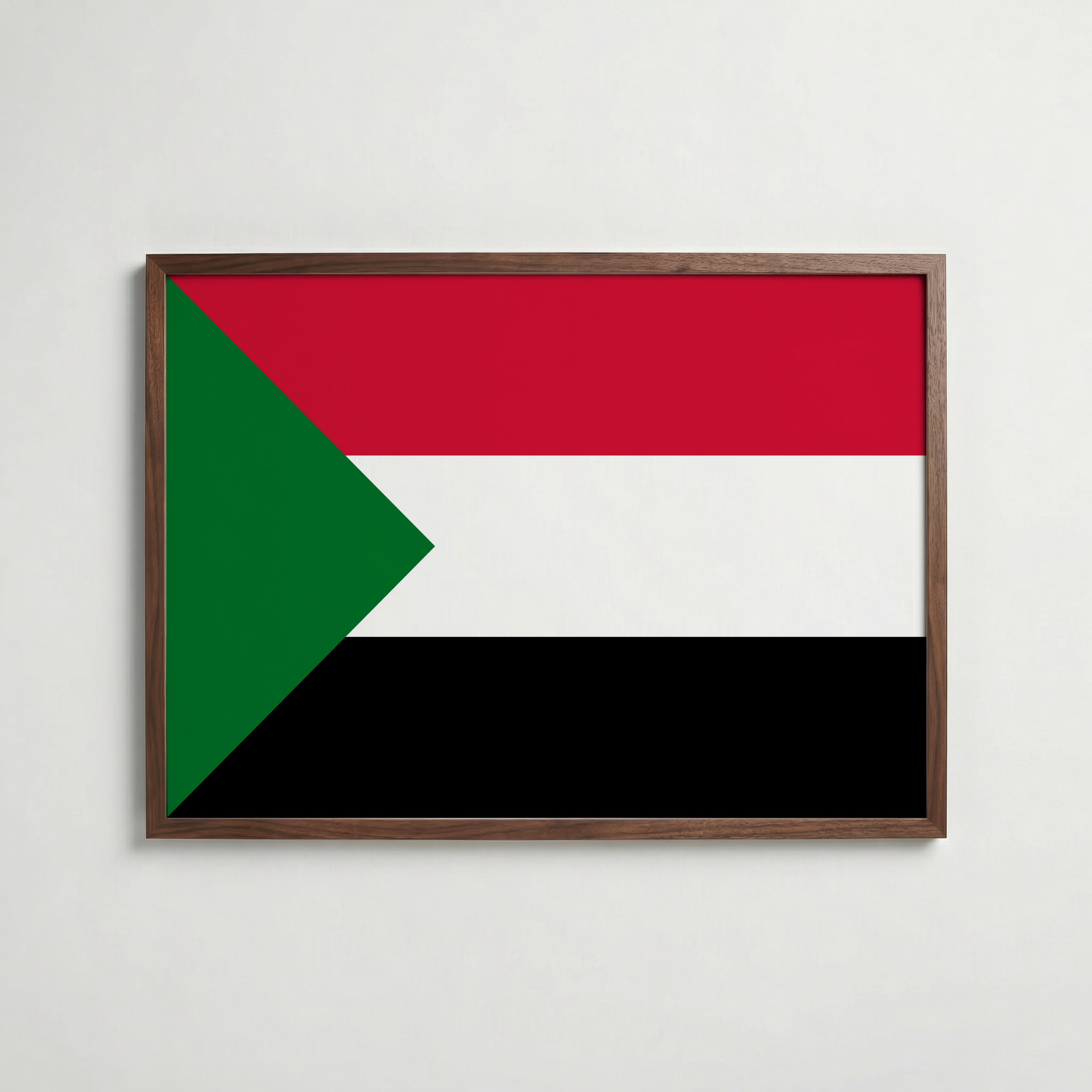 Sudan National Flag Poster i valnötsram – varm konstaffisch för hemmet från Bozetto