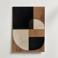 Postern Abstract Brown Shapes från Bozetto har minimalistiska geometriska former i svart, brunt och off-white på matt yta premiumpapper, med en djärv böjd form som korsar kvadrater och rektanglar på en vit bakgrund.