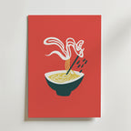 Steamy Ramen Bowl Poster by Bozetto har minimalistisk konst av nudlar som lyfts med ätpinnar över en ångande ramen bowl på en djärv röd bakgrund - en perfekt ramen tavla för att ge värme och stil till ditt rum.