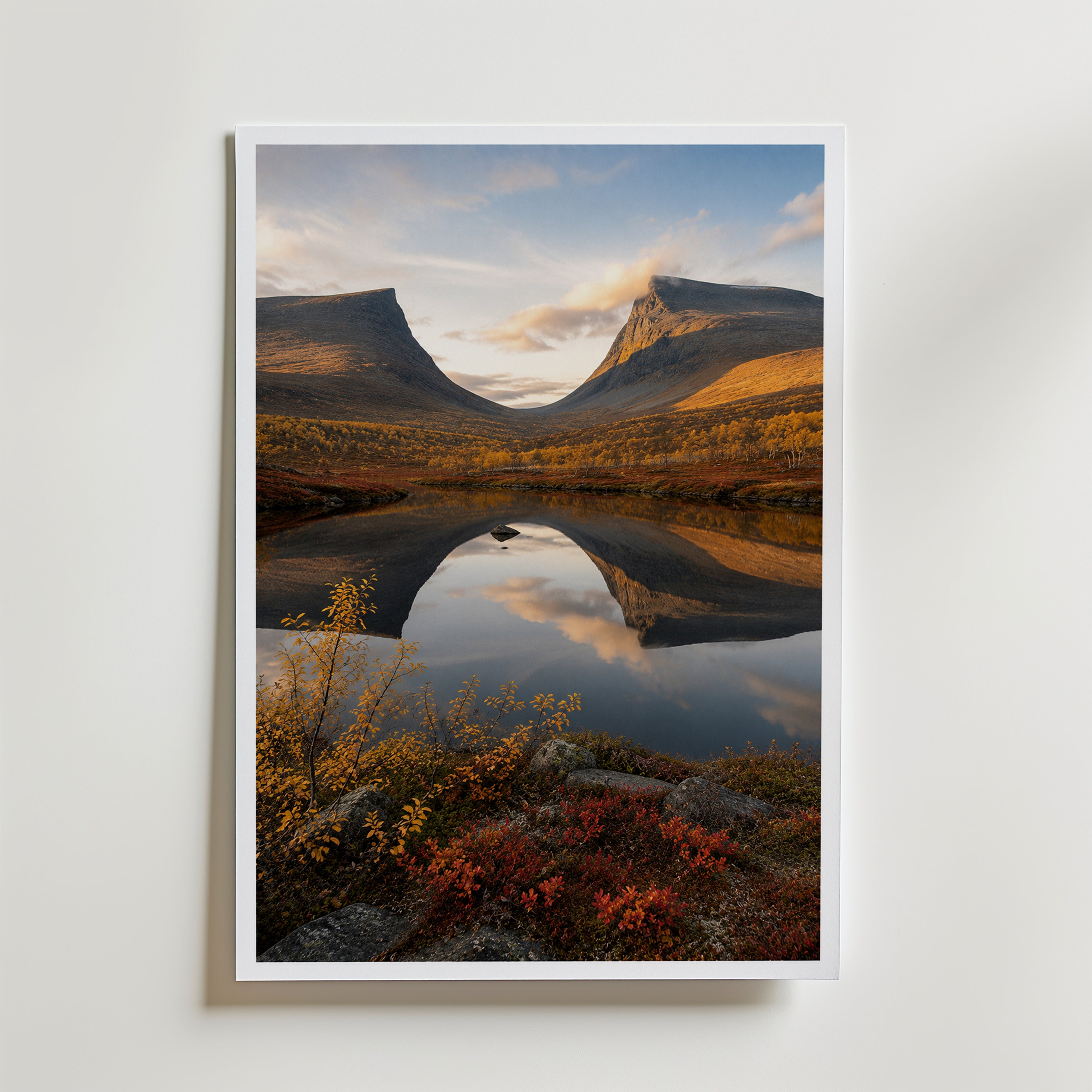 Autumn Mountains Mirror Lake affisch i neutral inramning – konsttryck från Bozetto