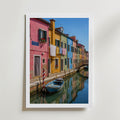 Marco Ricci Burano Fondamenta Poster – färggranna husfasader längs Buranos kanal i Italien
