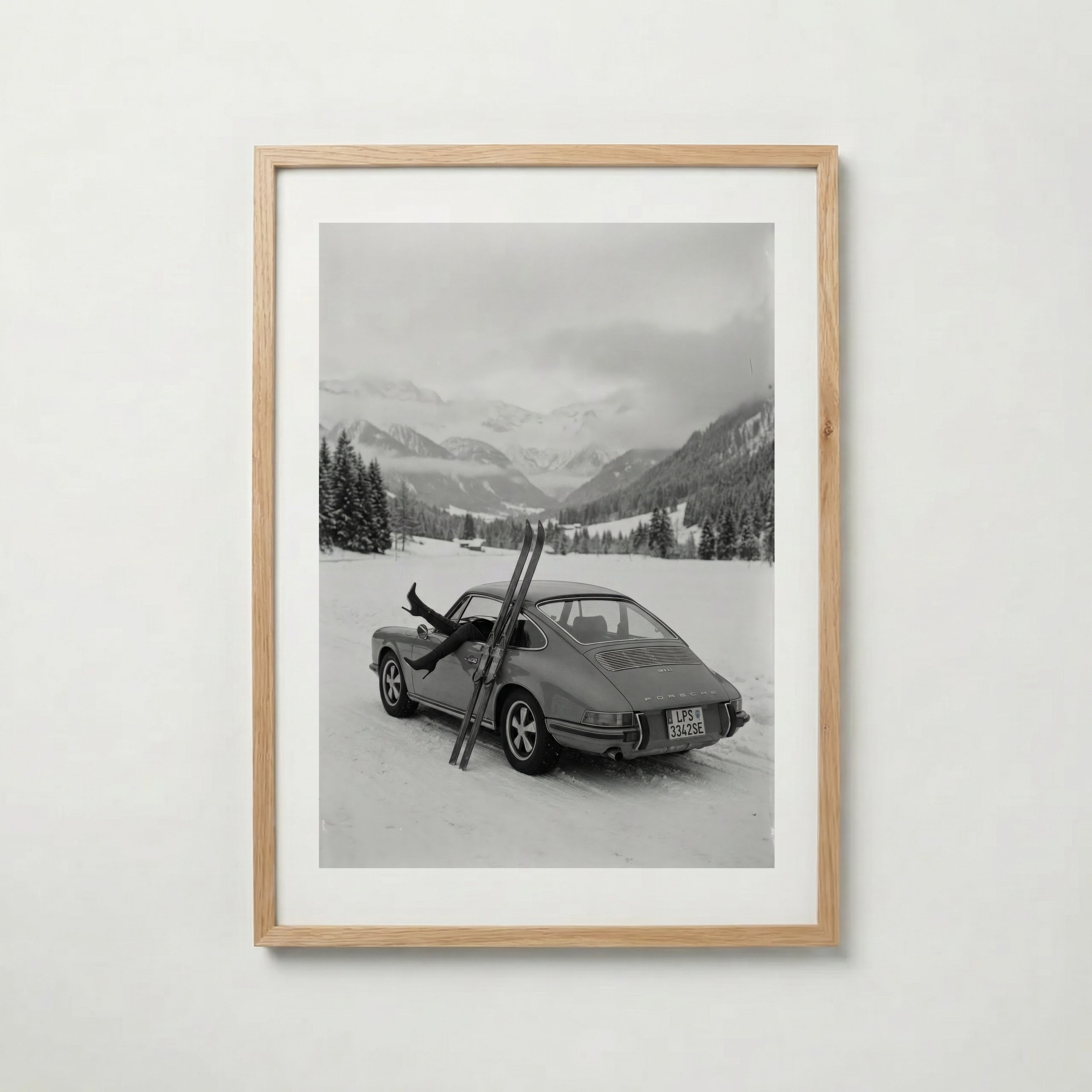 Alpine Escape Noir – affisch med snyggt motiv, köp enkelt hos Bozetto i flera storlekar