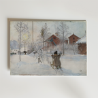 En Bozetto "Carl Larsson The Yard and Washhouse" affisch föreställer ett snöigt landskap i det fridfulla Sundborn, med kala träd, röda trähus och en person som åker släde under den milda vintersolen.