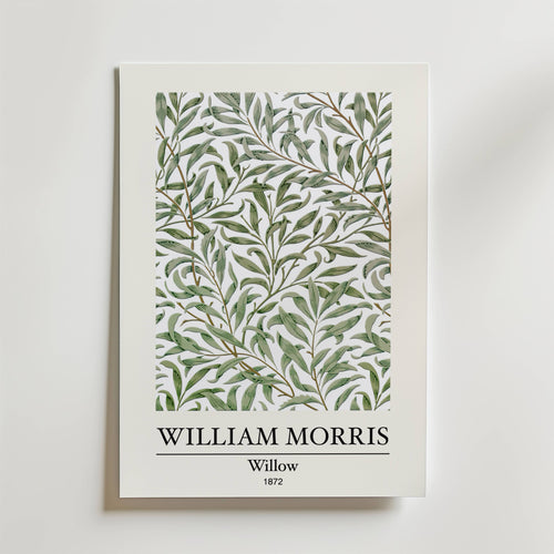 Bozetto William Morris Willow Poster visar en intrikat design av pilblad i grön toner, med "WILLIAM MORRIS Willow 1872" tryckt under konstverket på en vit bakgrund.