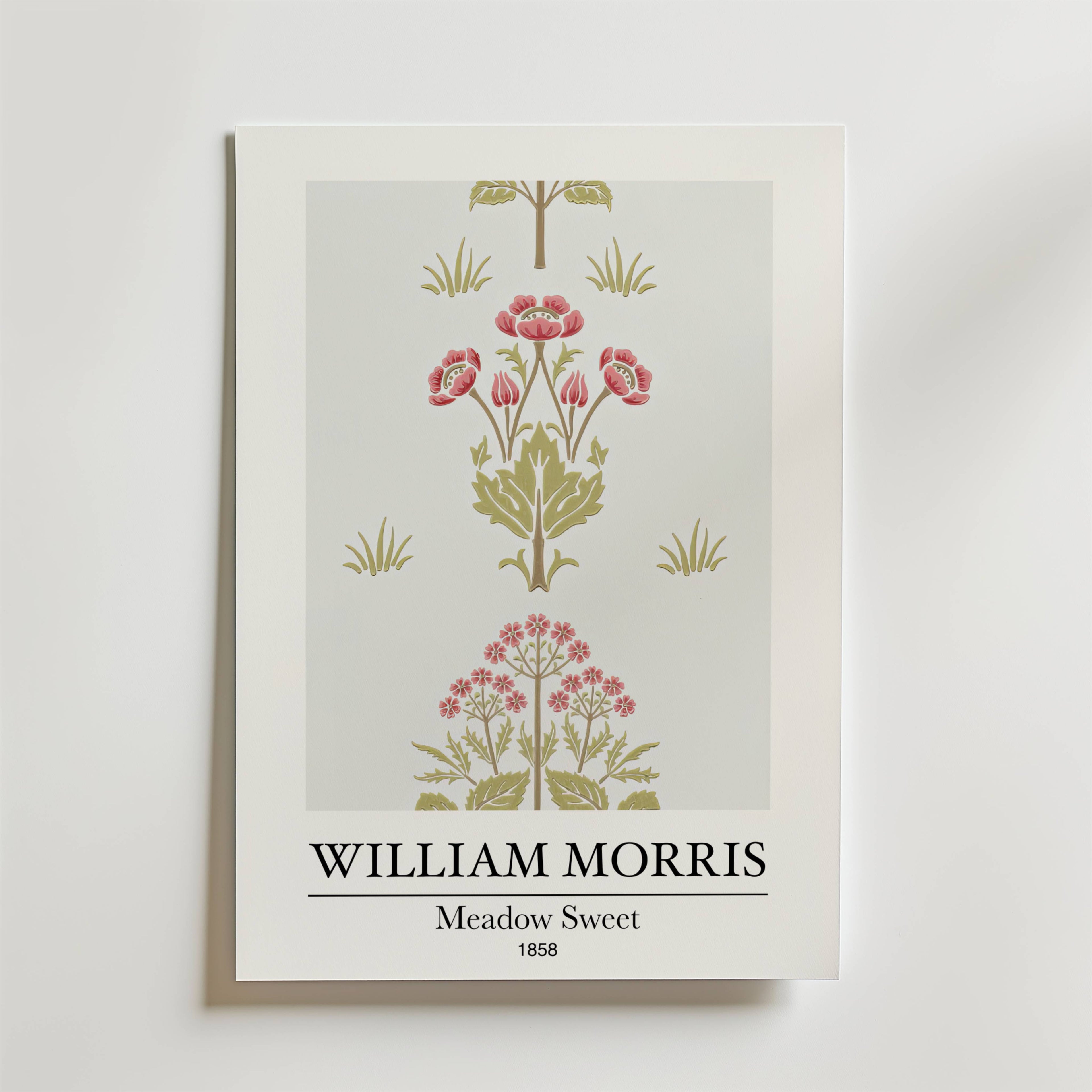 William Morris Meadow Sweet Poster från Bozetto har naturliga toner med motiv av blommor och gräs, inspirerad av Morris karaktäristiska stil.