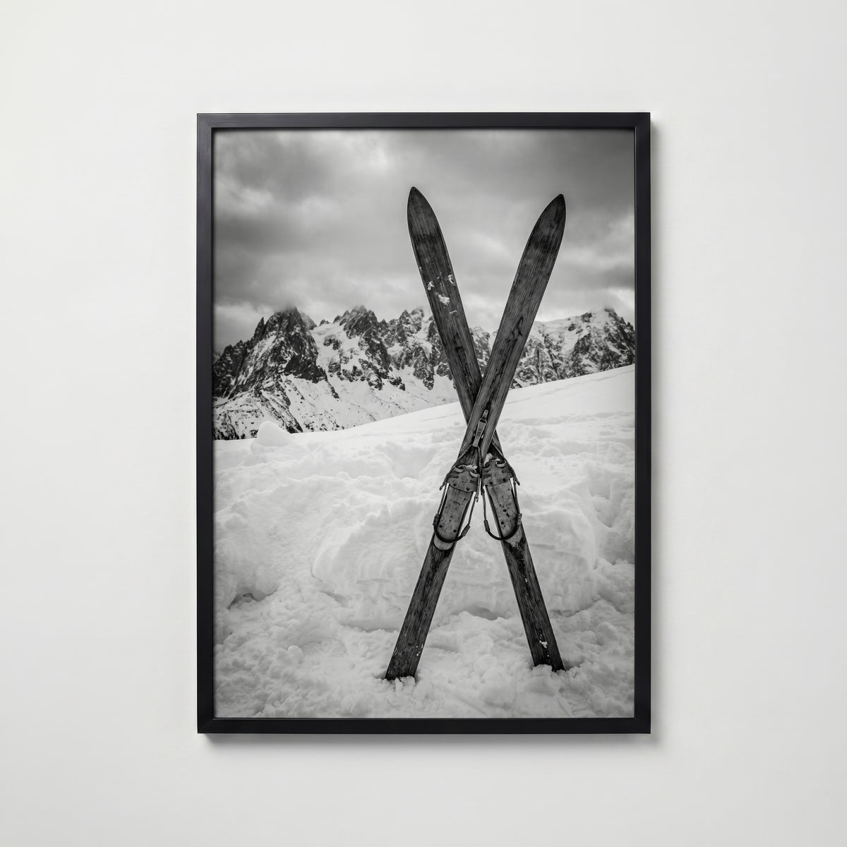 Crossed Skis Poster – svart ram