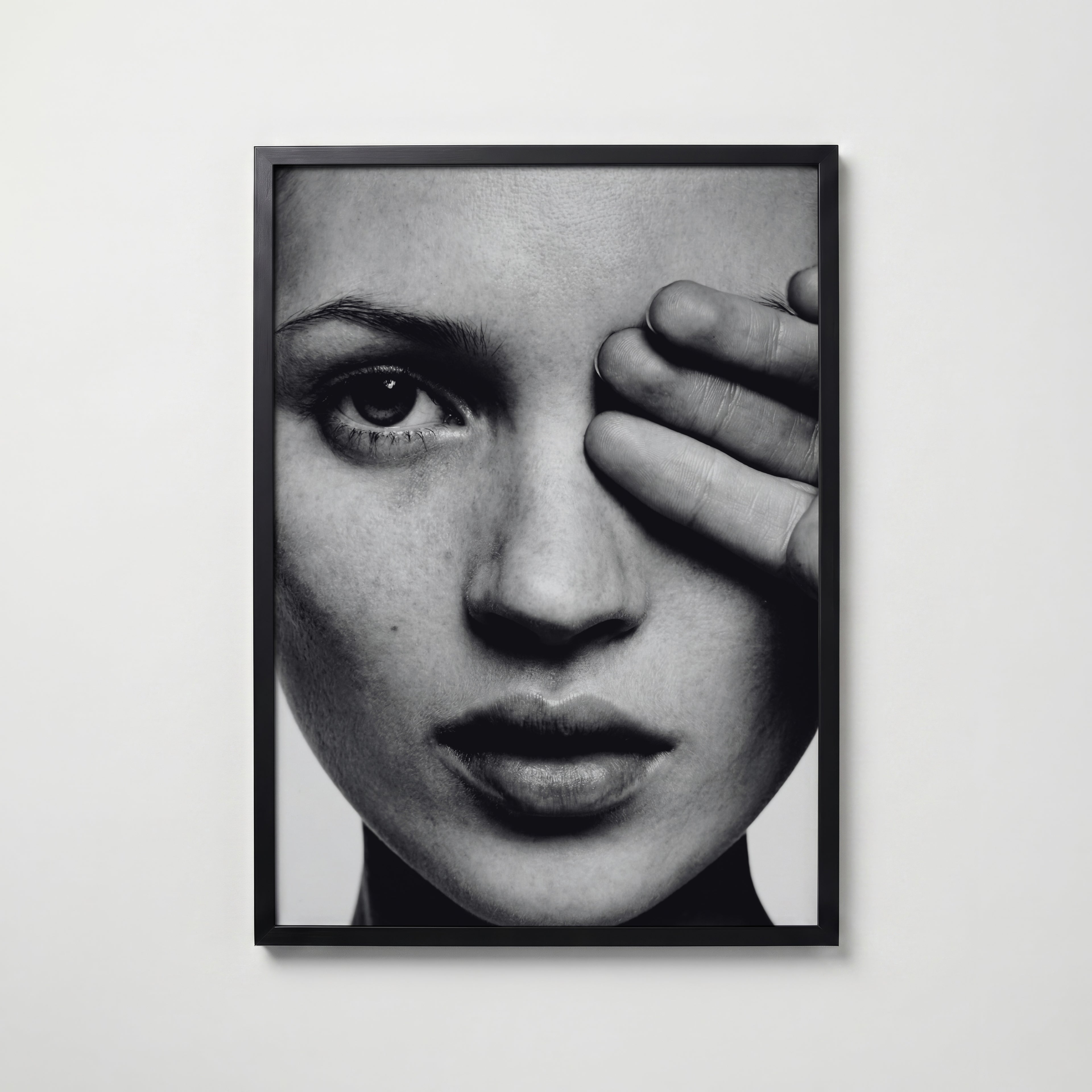 Hidden Gaze Poster – svart ram