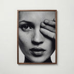Hidden Gaze Poster – valnötsram