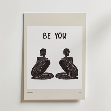 Be Your Poster – Två spegelvända silhuetter i djup koncentration bär orden Be You som ett stillsamt