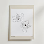 Airborne Grace Poster – Två blommor svävar med lätthet i ett ögonblick av stilla rörelse.